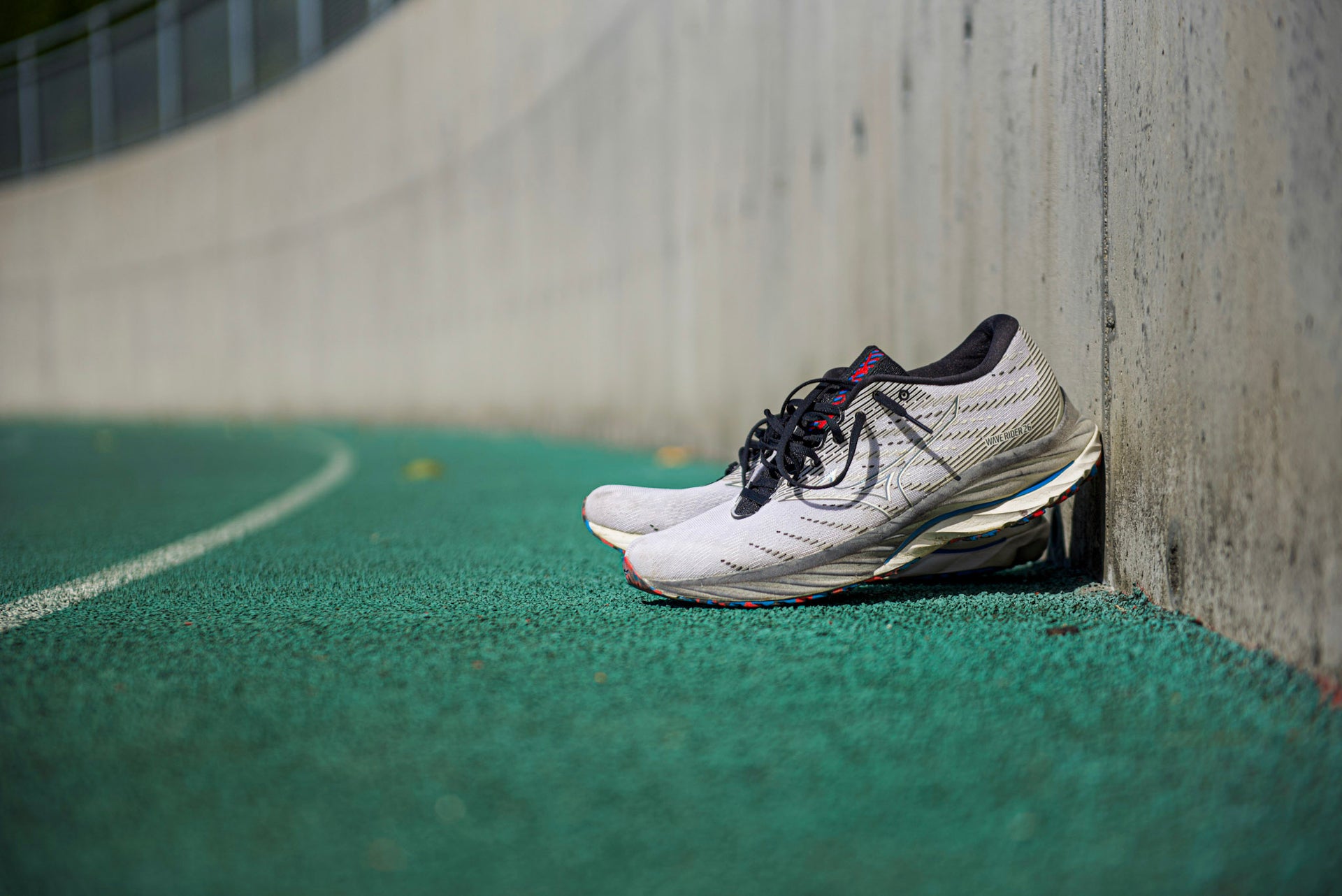 Mizuno Wave Rider 26 Review Featured Image